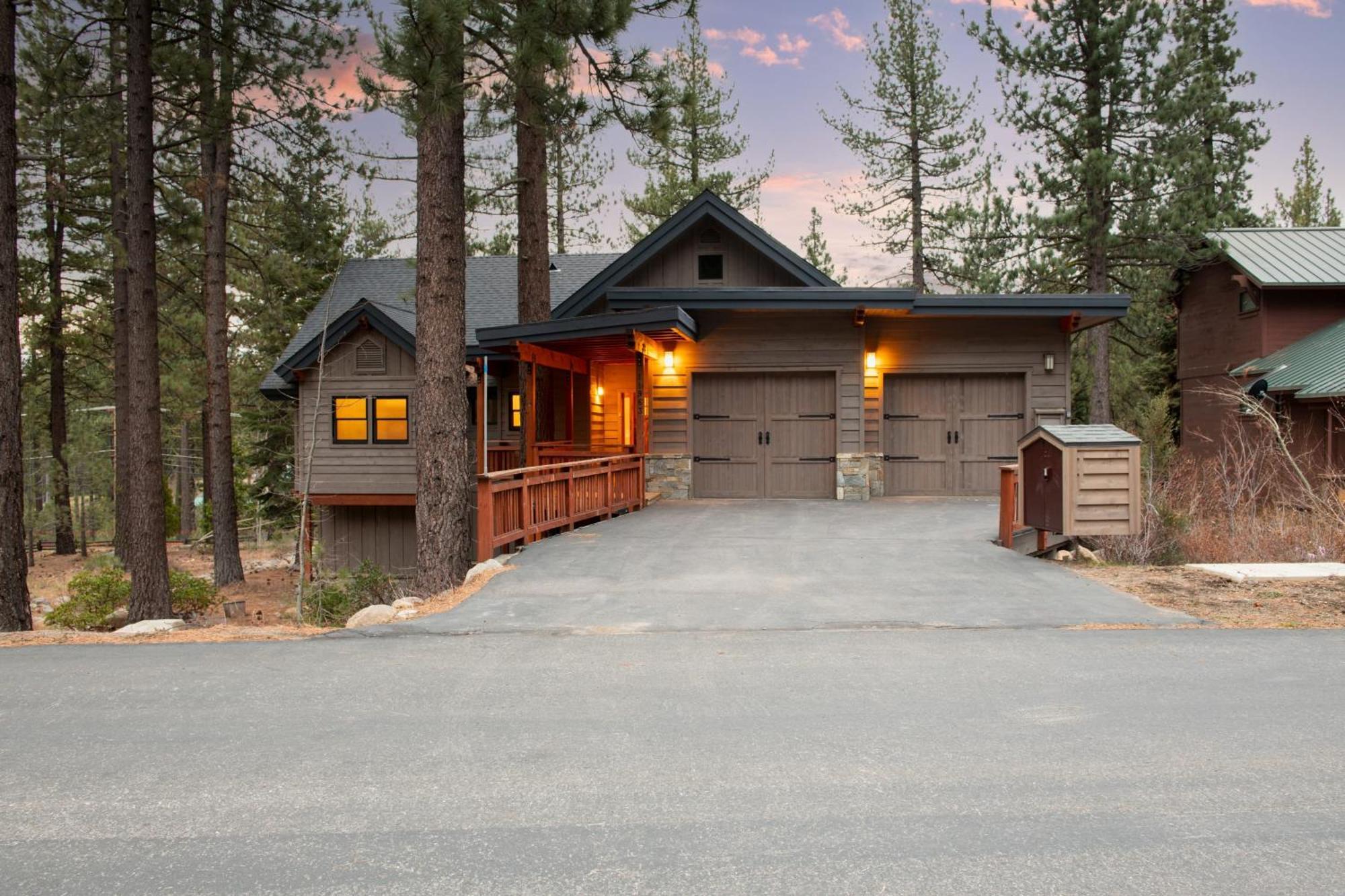 Coyote Moon By Avantstay Cabin Wsauna Mins From Dt Truckee Northstar Екстериор снимка